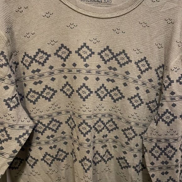 American Rag mens army green long sleeve tee shirt with black designs - Picture 4 of 8